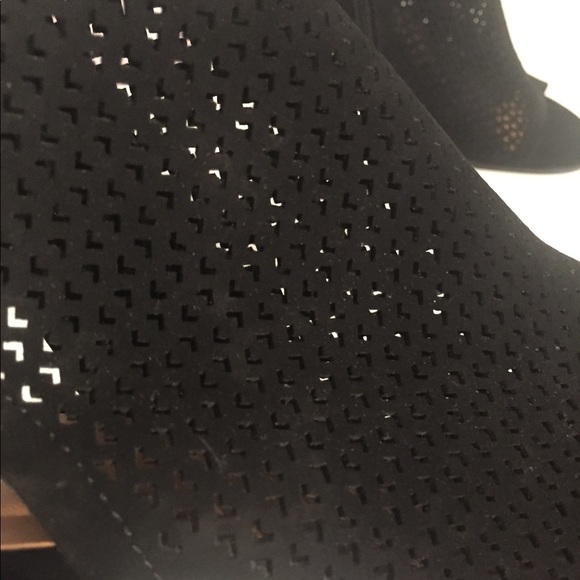 Manhattan Collection Black Sling Peep Toe Size 10 - Picture 7 of 8